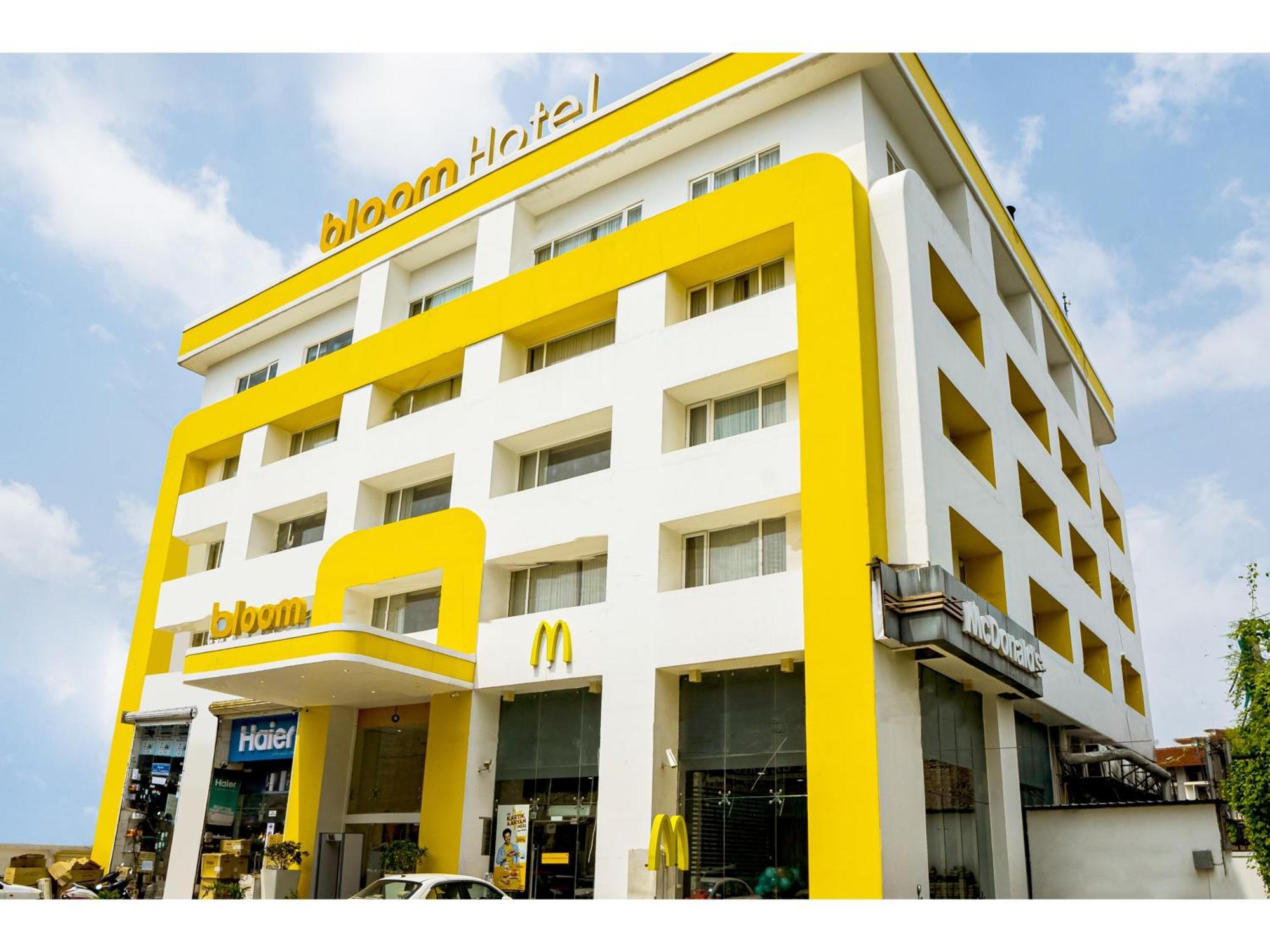 Bloom Hotel - Джаму Екстериор снимка